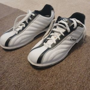 Woman's bowling shoes size 9m